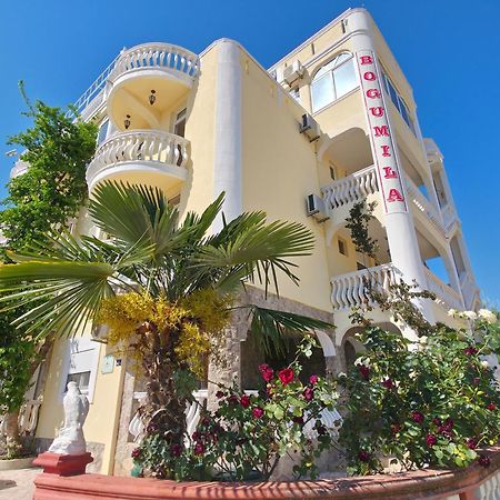 Bogumila Hotel Bar Exterior photo