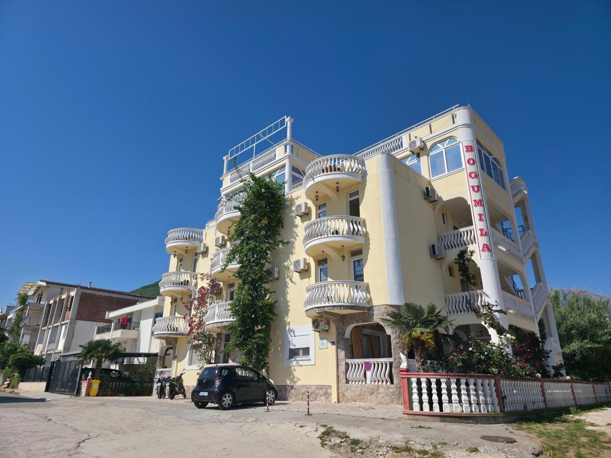 Bogumila Hotel Bar Exterior photo